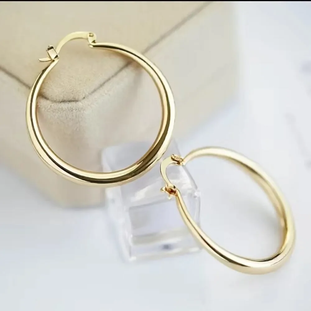 Fashion Golden Plated Hoop Earrings Simple Design For Women and Girls